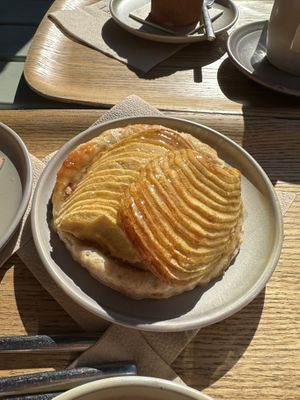 8/10  at Land & Monkeys - Beaumarchais in Paris