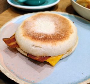 Bacon ans Cheese Muffin at Land & Monkeys - Beaumarchais in Paris