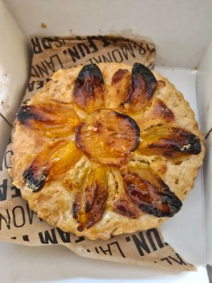 Tarte apricot at Land & Monkeys - Beaumarchais in Paris