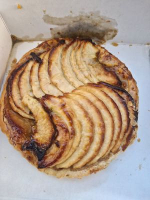 Tarte pommes at Land & Monkeys - Beaumarchais in Paris