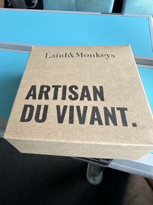 Takeaway box for cookie  at Land & Monkeys - Beaumarchais in Paris