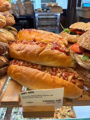 Hot dog at Land & Monkeys - Beaumarchais in Paris