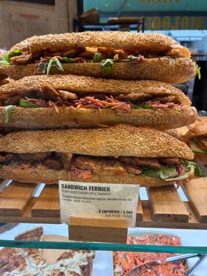 Chicken sandwich at Land & Monkeys - Beaumarchais in Paris