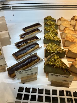 Eclair and pistachio flan   at Land & Monkeys - Beaumarchais in Paris