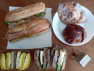 Sandwiches, croissant aux amandes and cinnamon roll at Land & Monkeys - Beaumarchais in Paris