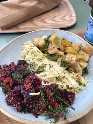 Salad - yumm at Land & Monkeys - Beaumarchais in Paris