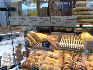 Pain aux chocolats, croissants at Land & Monkeys - Beaumarchais in Paris