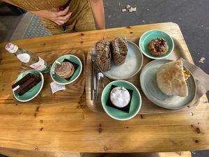 Many options at Land & Monkeys - Beaumarchais in Paris