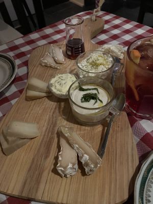 "Cheese” platter  at Al Sanpietrino Trattoria in Lisbon