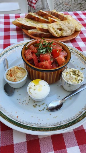 Bruschetta with vegan ricotta, mozzarella cream and hummus at Al Sanpietrino Trattoria in Lisbon