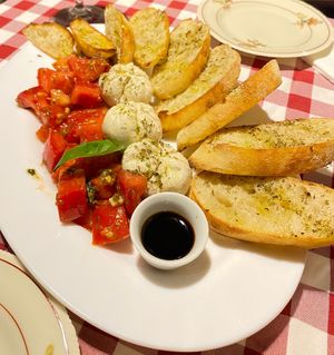 Bruschetta with homemade cashew cheeze at Al Sanpietrino Trattoria in Lisbon
