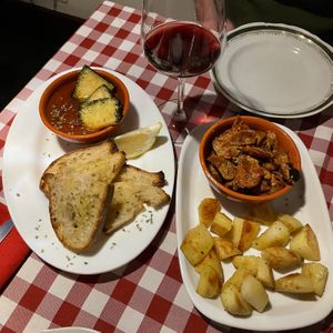 ”Tofish” alla siciliana and ”Chick’n" alla cacciatora  at Al Sanpietrino Trattoria in Lisbon