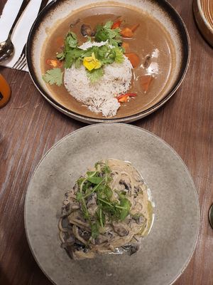 Main courses at Genius Central in Central Singapore