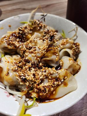 Wontons with chilli and sesame at Like Tofu 來客豆腐 in Taipei