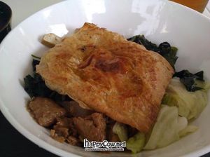 Vegan fried egg and veggies at Loving Hut - Tainan in Tainan