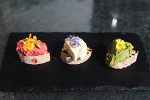 LA SANTA BRUSCHETTA

sourdough roasted bread & delicious vegan toppings at Terra in Berlin