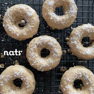 Donuts de fresa con frosting de leche de coco at Nats Pasteleria  in Bogota