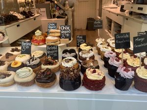 view of the window, vegan goods are clearly labelled! #Veganuary at Chök in Madrid