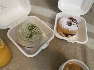 pistachio cronut and chocolate sandwhich donut😄#Veganuary at Chök in Madrid