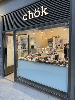 Entrance  at Chök in Madrid