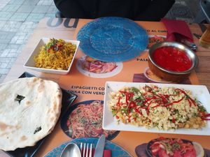 Baba ganoush with smoked tofu, spinach naan, tofu tikka and garlic rice. at Taj Palace in Malaga