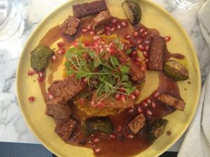 Tempeh laqué au porc at Urban Greener in Paris