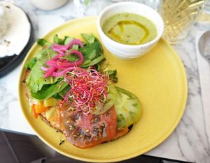 Toast w/Paprika Pesto (Brunch menu) at Urban Greener in Paris