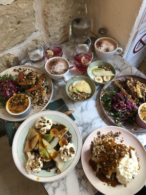 Full table (brunch à la folie : soup, vegetables, toast, Granola bowl, pancakes/carrot cake, fresh and hot drinks )  at Urban Greener in Paris
