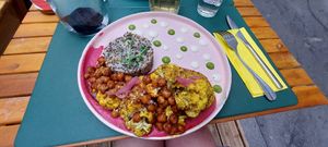 Blumenkohl mit Couscous at Urban Greener in Paris