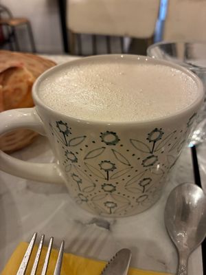 Lavender latte at Urban Greener in Paris