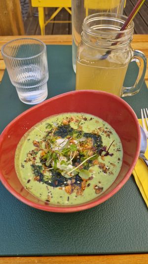 Velouté de petit pois menthe et labneh at Urban Greener in Paris