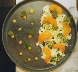 Carpaccio de choux-fleurs et clémentine, cerfeuils et crème de citron confit  at Urban Greener in Paris