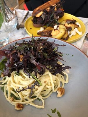 Linguine and Korean style burger at Urban Greener in Paris