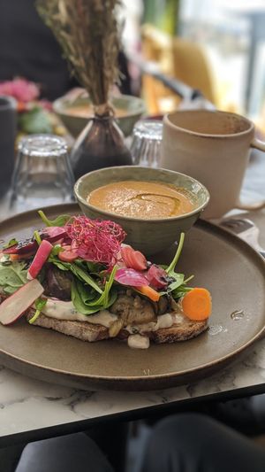 Tartine au fauxmage frais at Urban Greener in Paris