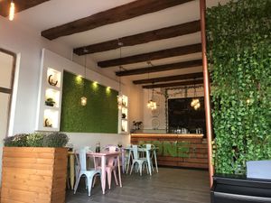 Gemütlicher Innenraum und Tresenbereich at Nøne Meat in Luebeck