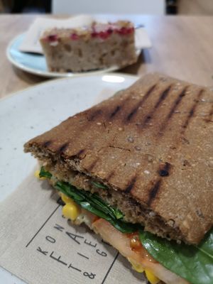 Banana Bread and Sandwich (both vegan) at Dean & David - Mailänder in Stuttgart