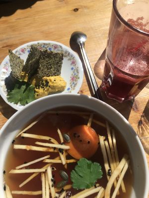 Tartinade de carottes & bouillon de légumes  at Brawcoli in Lorient