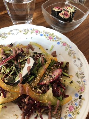 Raw pizza et makis at Brawcoli in Lorient