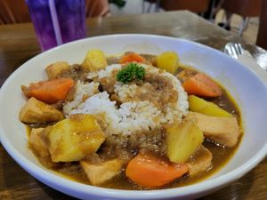 Japanese curry and butterfly pea tea at Veganerie - Nana in Bangkok