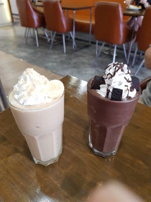 Banana nut and chocolate brownie smoothies at Veganerie - Nana in Bangkok