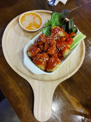 Cauliflower BBQ non-wings at Veganerie - Nana in Bangkok