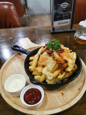 Cheesy fries at Veganerie - Nana in Bangkok