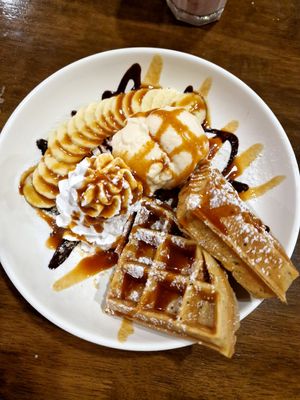 Bantoffee waffle at Veganerie - Nana in Bangkok