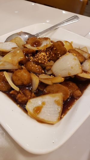 Spicy garlic chicken, wasn't spicy :( at Mini Garden Orient and Vegetarian Cuisine in Honolulu