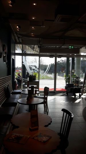 Indoor and outdoor seatings at Junge Die Bäckerei - Heringsdorf Seebrücke in Heringsdorf
