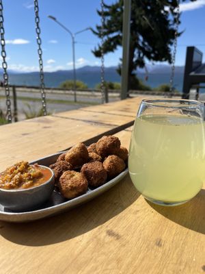 Falafel con limonada  at Maleza in San Carlos De Bariloche
