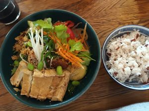 Wok dish with tofu, tempeh and "shrimp" at Viet Next Door in Berlin