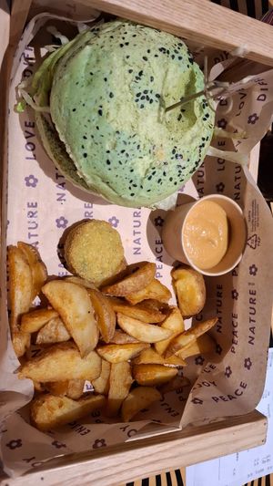 K-burger e falafel con salsa. at Flower Burger in Rome