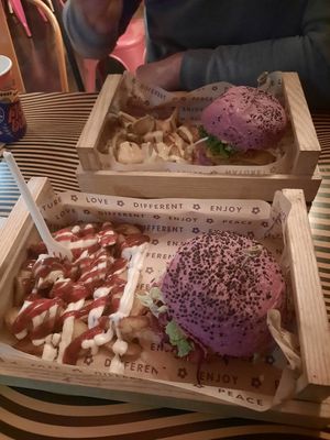 😋😋😋 at Flower Burger in Rome