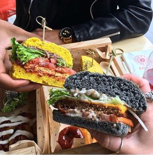 Presentation at Flower Burger in Rome